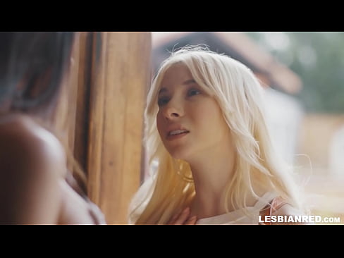 ❤️ Kız birkaç ay sonra eve gelir ve üvey annesinin amını yemeye başlar Anal video bizde ❌️❤